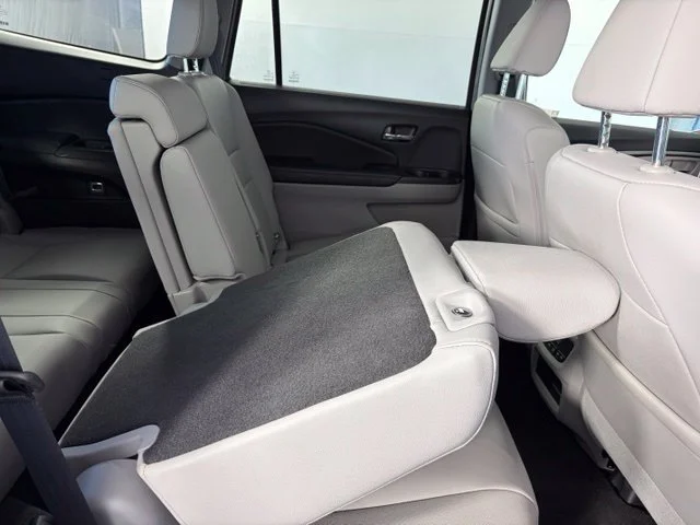 Used 2018 Silver Honda EX-L image 37