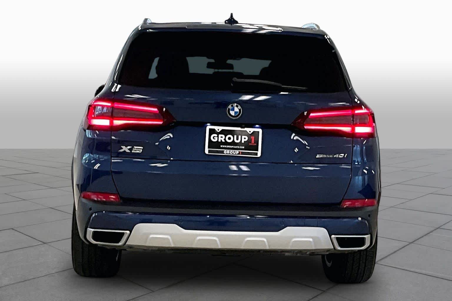 Used 2022 Phytonic Blue Metallic BMW sDrive40i image 4
