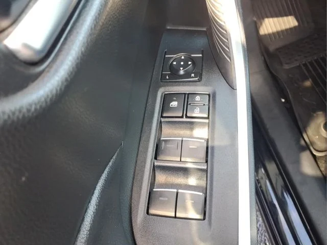 2024 Toyota RAV4 XLE - Photo 17