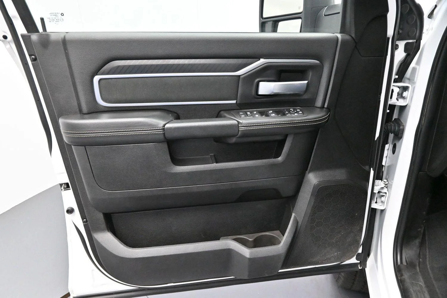 Used 2025 White Ram Big Horn image 9