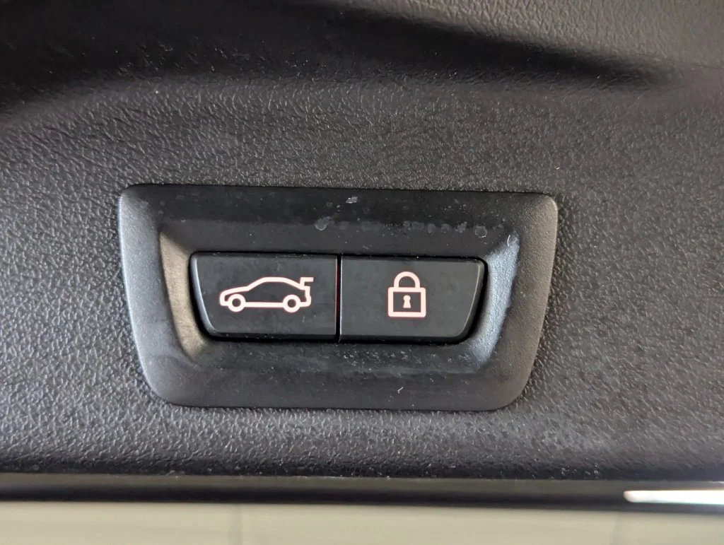 Used 2019 Gray BMW xDrive40i image 17