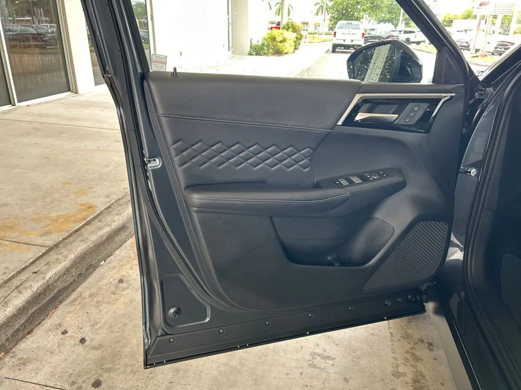 2025 Mitsubishi Outlander Plug-in Hybrid SEL Black Edition - Photo 42