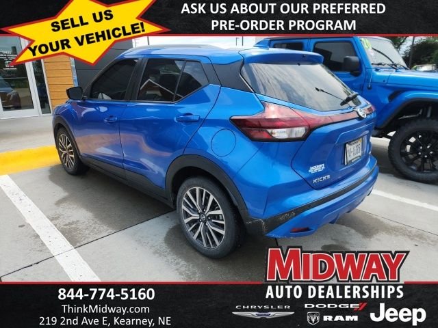 Used 2021 Blue Nissan SV image 5