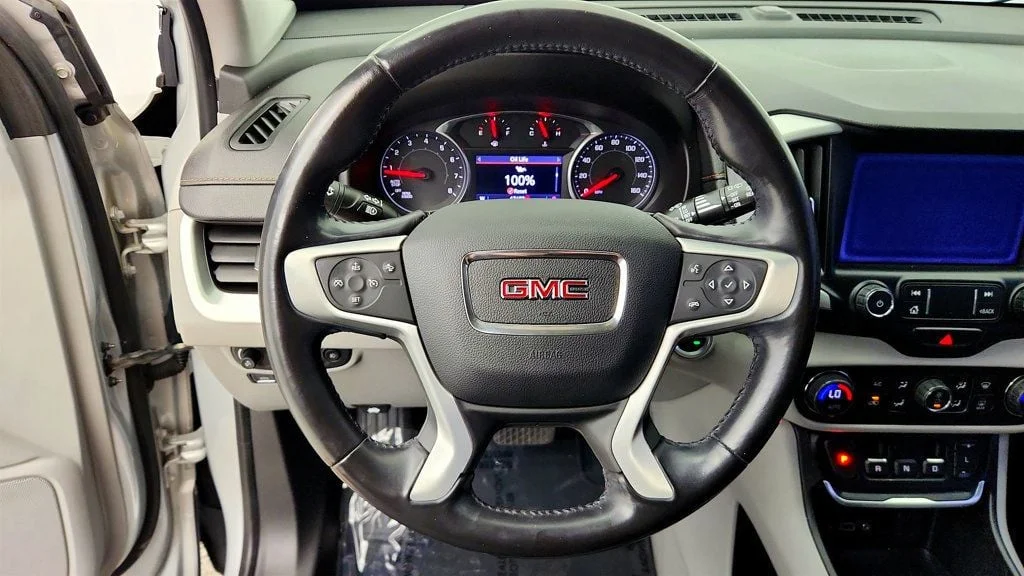 Used 2020 Quicksilver Metallic GMC FWD 4dr SLT image 13