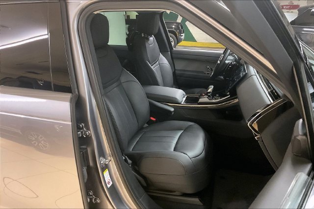 Used 2024 Eiger Grey Metallic Land Rover SE image 6