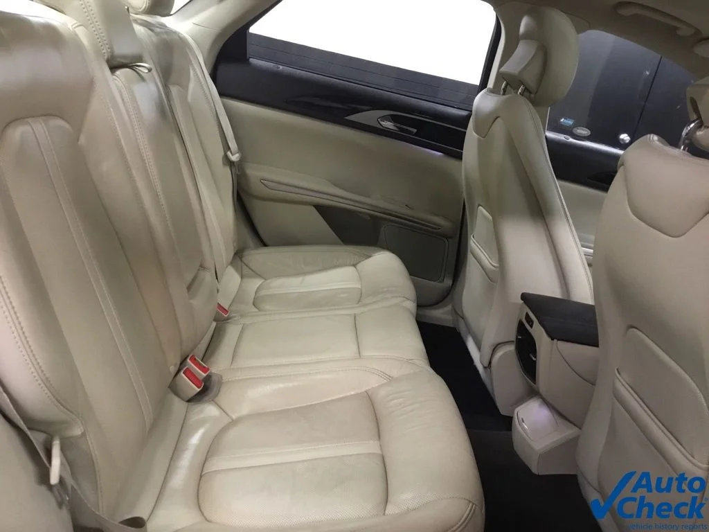 Used 2015 Silver Lincoln Base image 33
