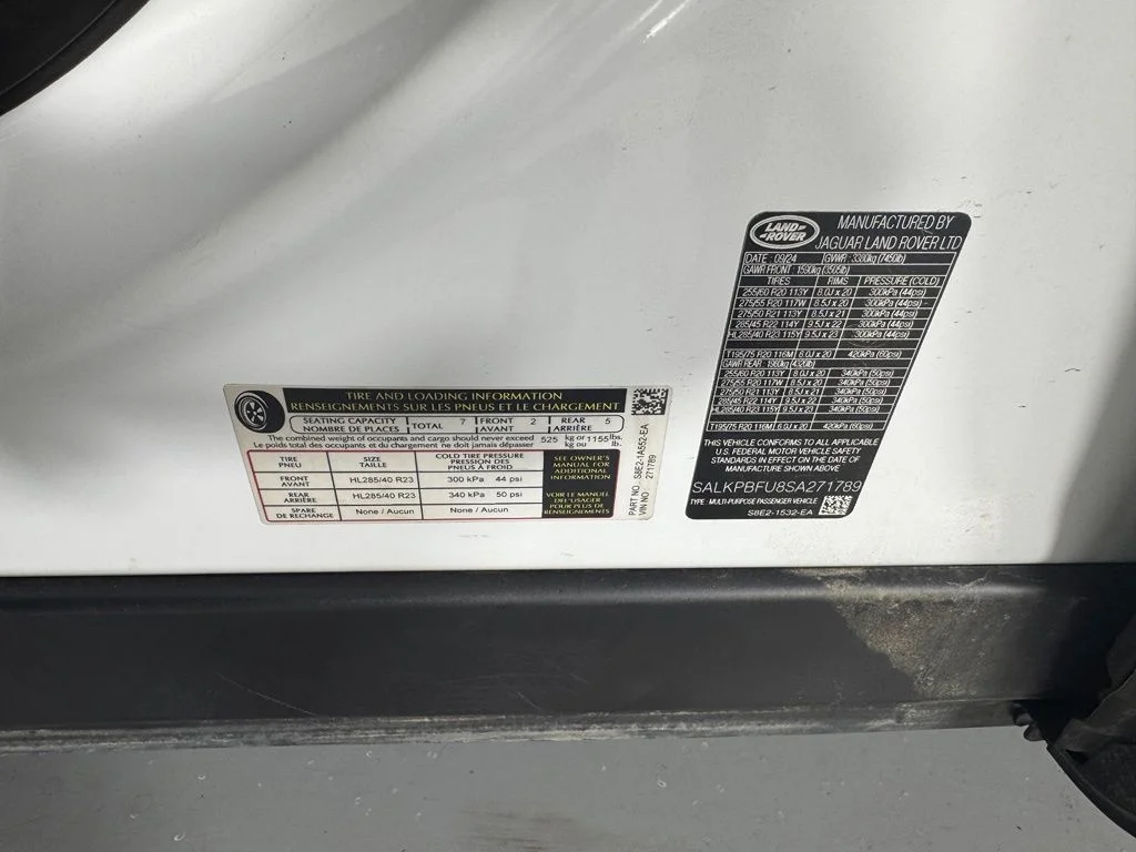 Used 2025 Fuji White Land Rover SE image 27
