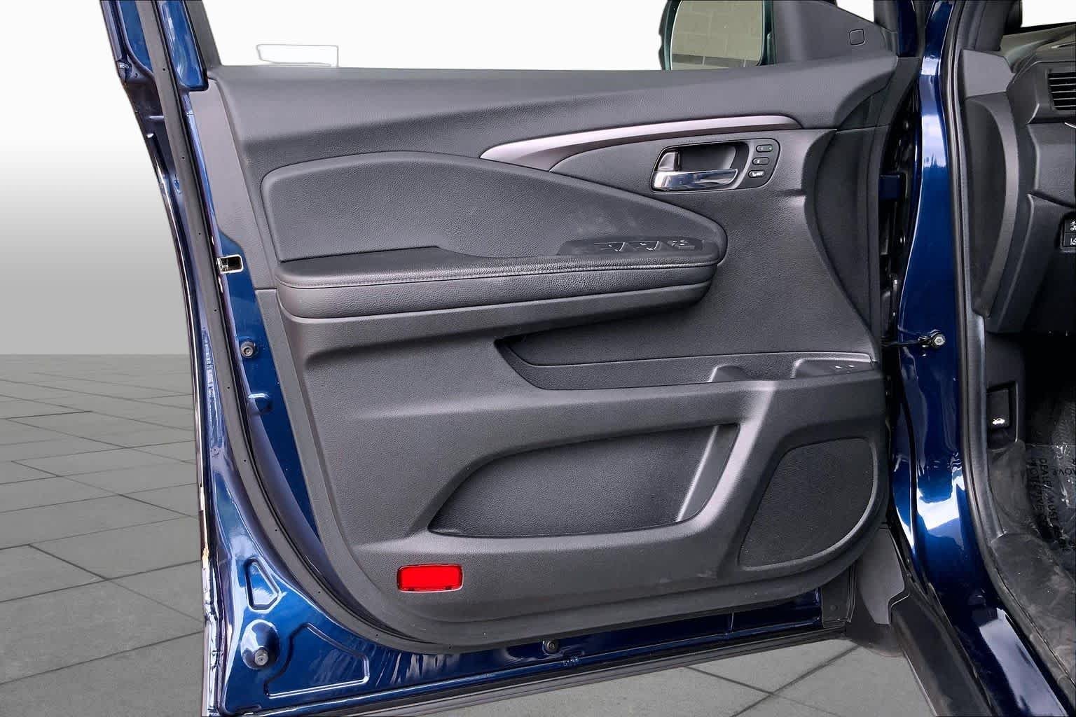 Used 2021 Obsidian Blue Pearl Honda EX-L image 22