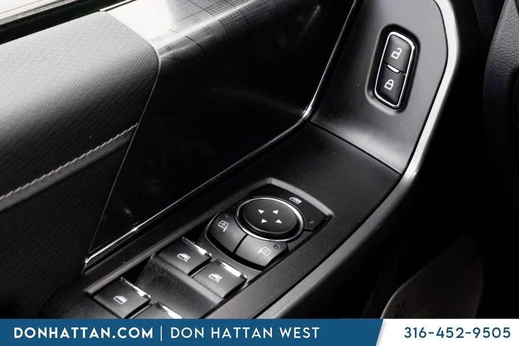 Used 2023 Silver Ford XLT image 12