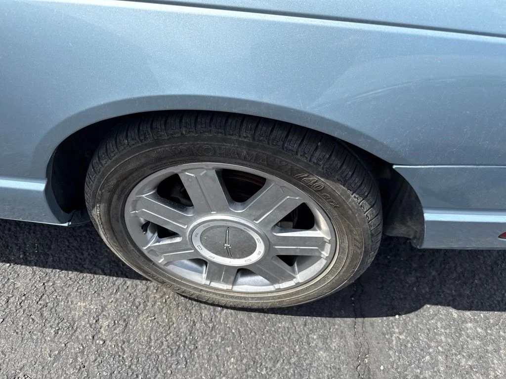 Used 2004 Blue Ford Base image 14