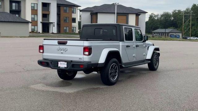 Used 2022 Silver Zynith Clearcoat Jeep Overland image 8
