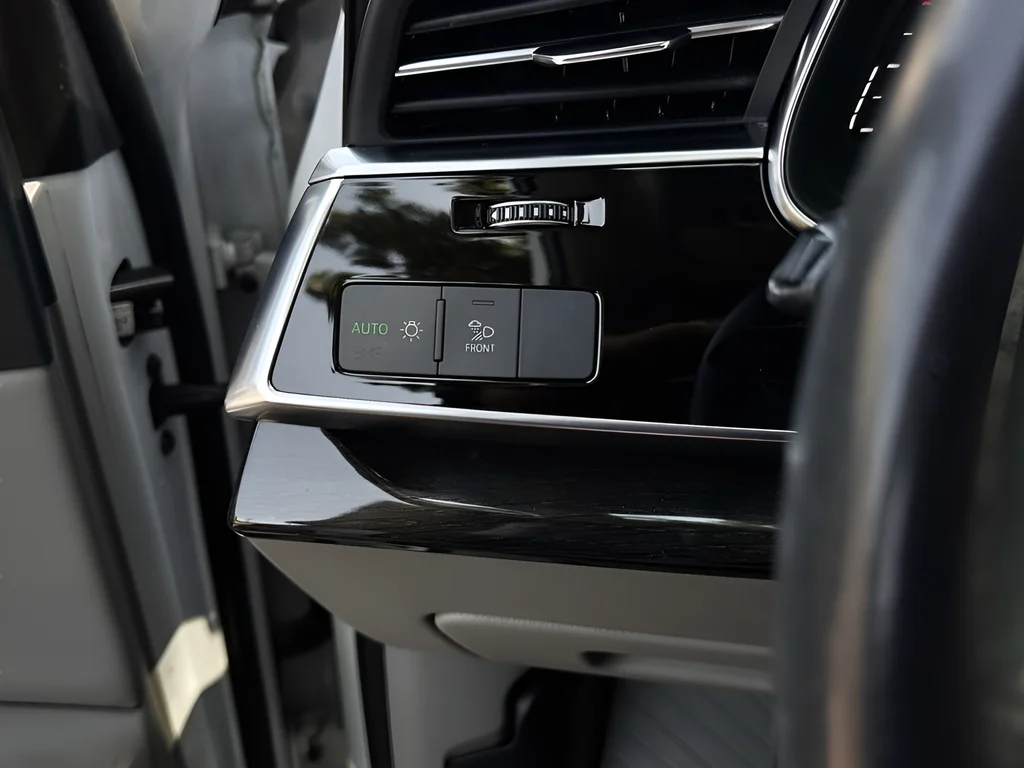 Used 2020 White Audi 55 Premium Plus image 15