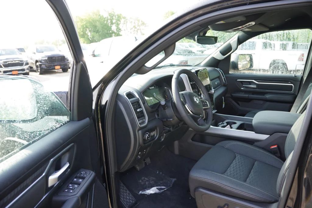 New 2026 Diamond Black Crystal Pearl-Coat Exterior Paint RAM Big Horn image 11