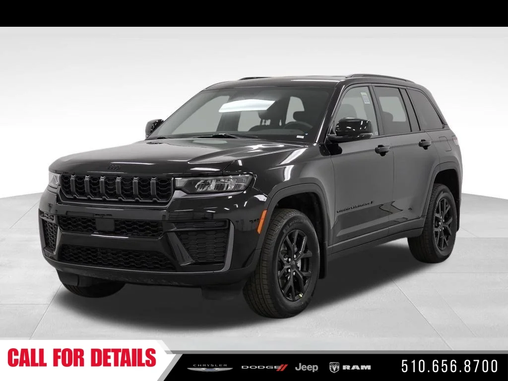 New 2026 Diamond Black Crystal Pearl-Coat Exterior Paint Jeep Altitude image 1