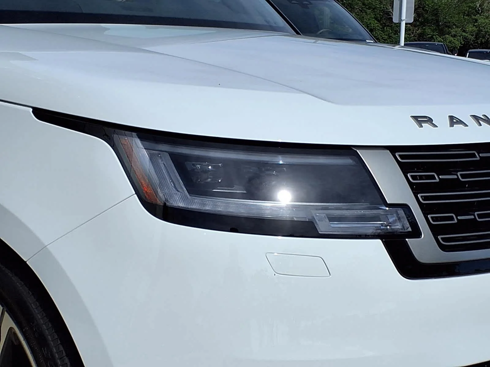 New 2026 Fuji White Land Rover SE image 5