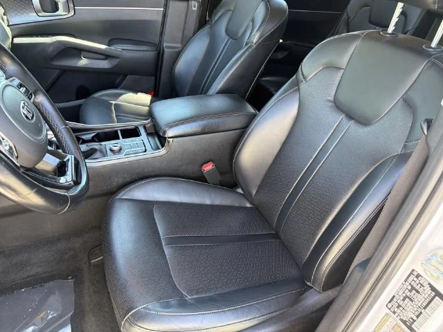Used 2021 White Kia S image 24