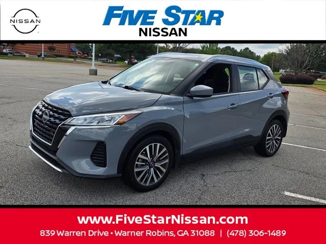 Used 2023 Gray Nissan SV image 3