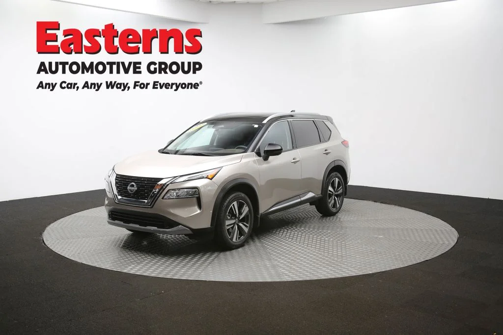 Used 2023 Silver Nissan SL image 56