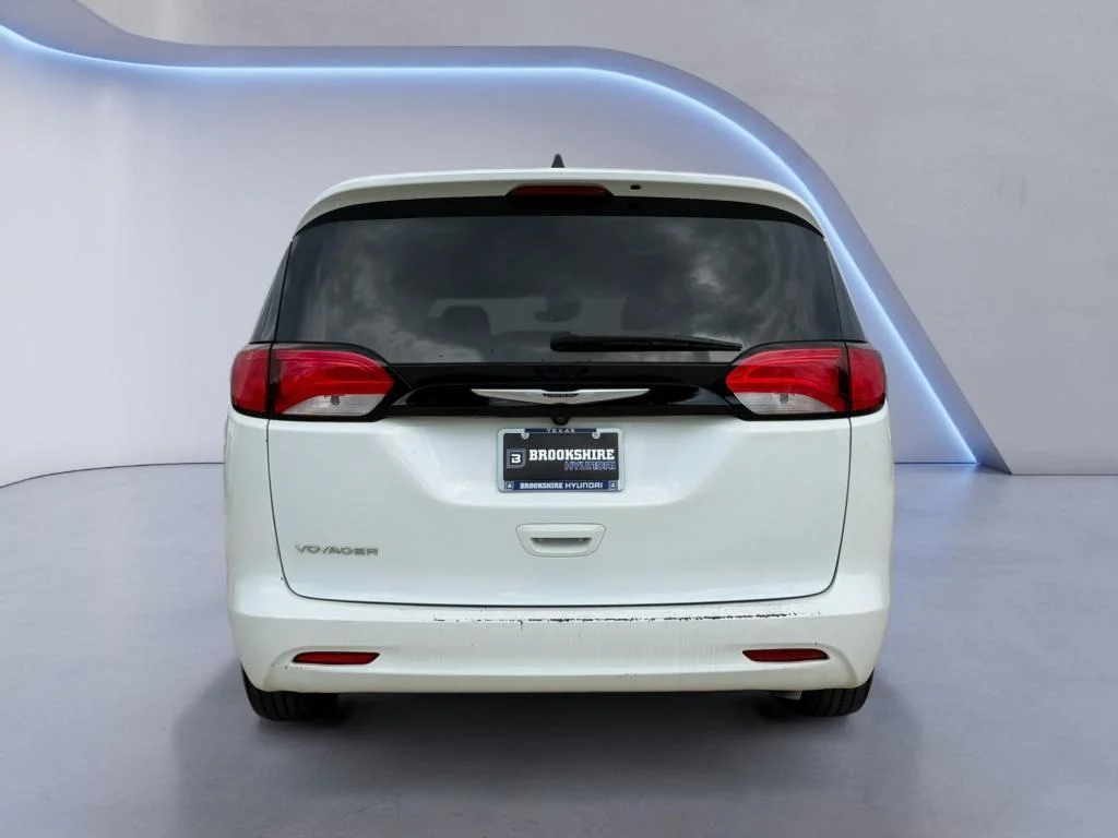 Used 2023 Bright White Clearcoat Chrysler LX image 5