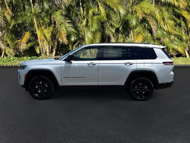 New 2026 Silver Zynith Exterior Paint Jeep Limited image 2