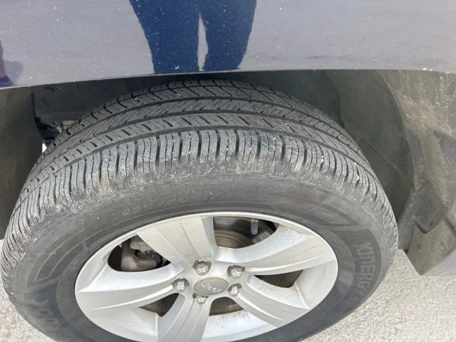 Used 2017 Blue Jeep Latitude image 4