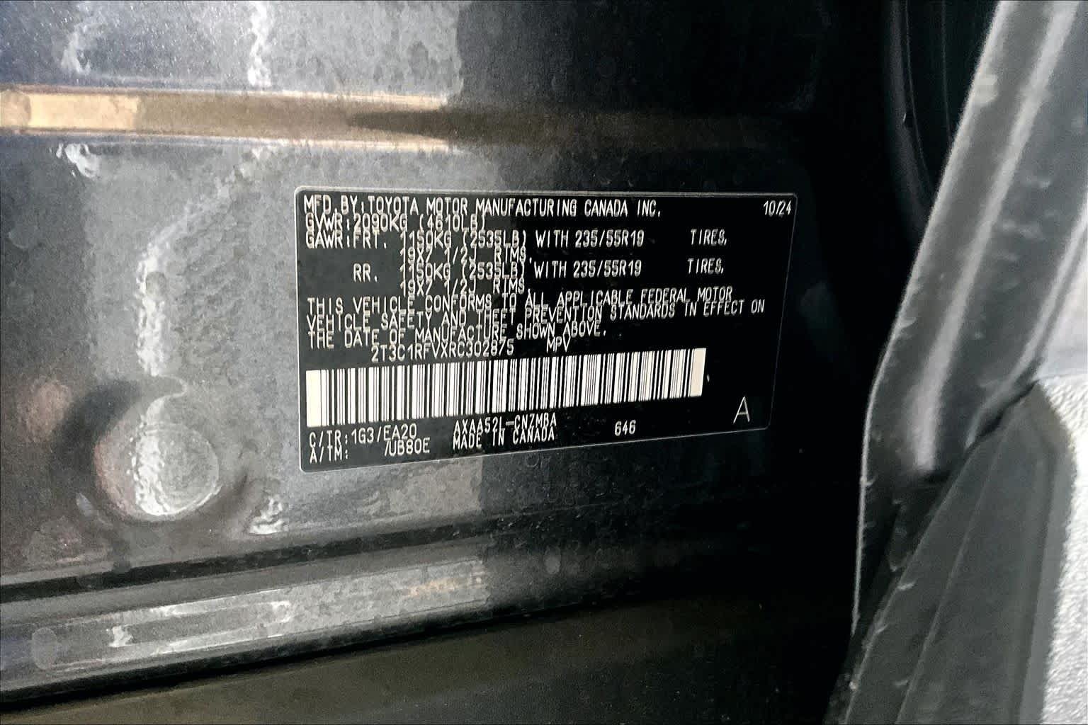 Used 2024 Magnetic Gray Metallic Toyota XLE Premium image 31
