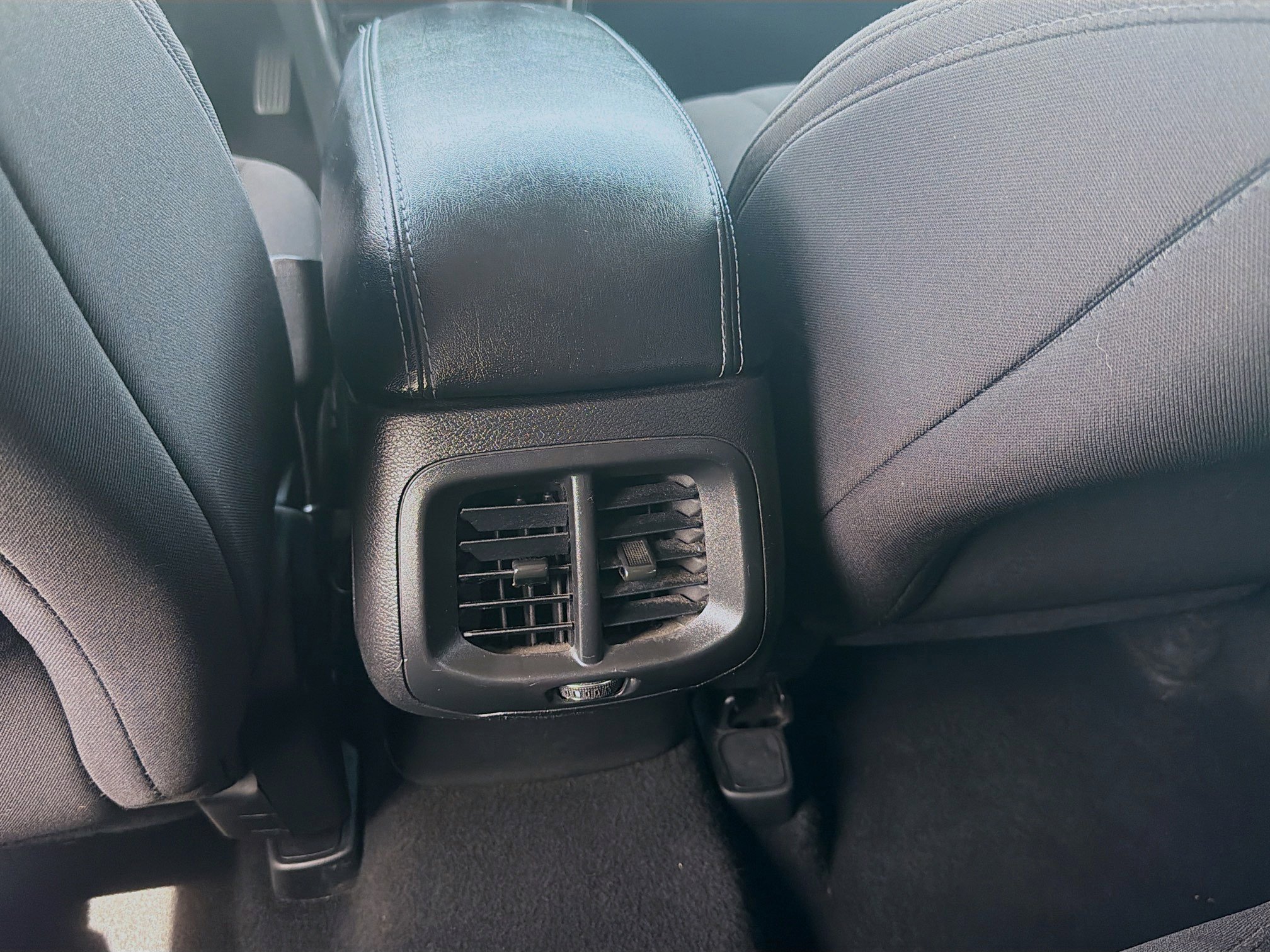Used 2019 Bright White Clearcoat Jeep Latitude image 21