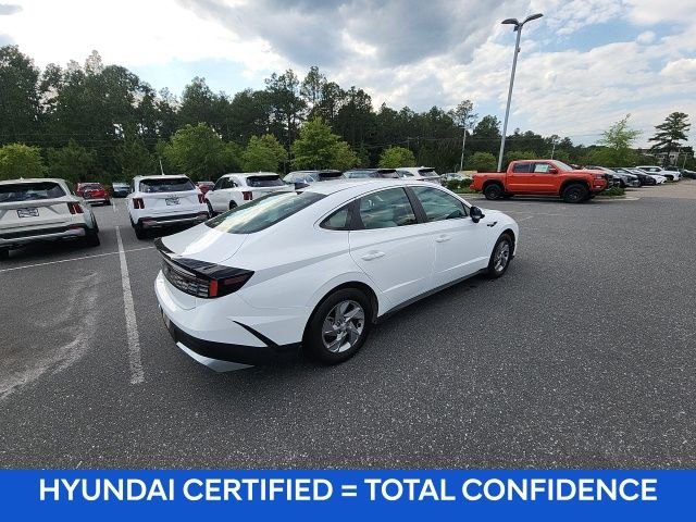 Certified Used 2025 White Hyundai SE image 17