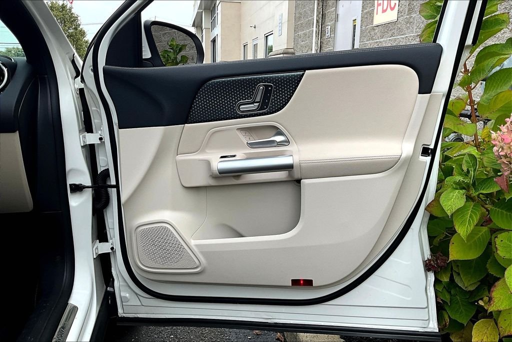 Certified Used 2025 White Mercedes-Benz GLA 250 image 19