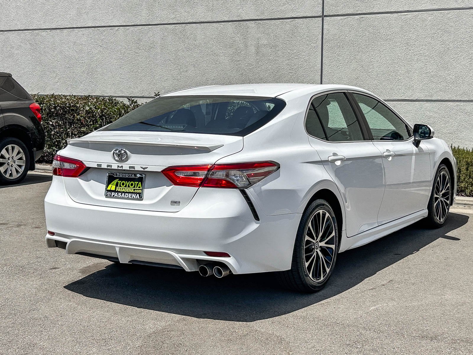 Used 2018 SUPER WHITE Toyota SE image 6