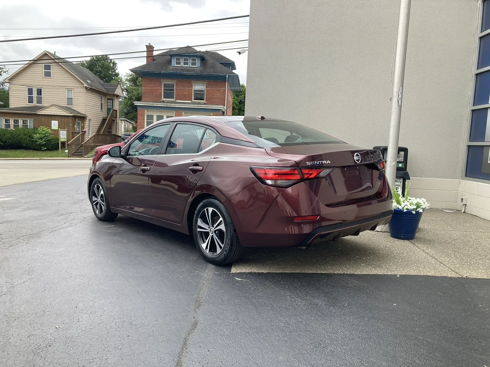 Used 2022 Rosewood Metallic Nissan SV image 4