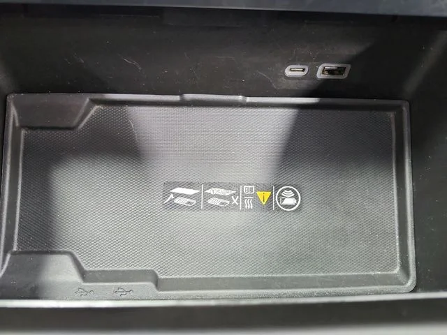 Used 2025 White GMC Denali image 37