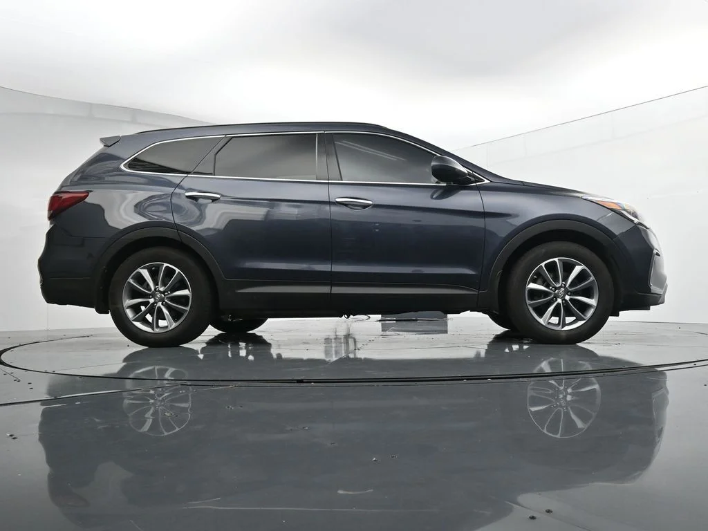 Used 2019 Blue Hyundai SE image 34