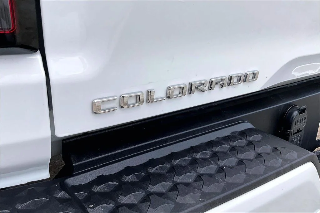 Used 2024 White Chevrolet LT image 27