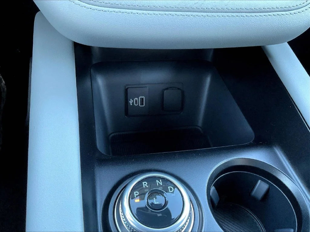 New 2027 Star White Metallic Tri-Coat Ford Platinum™ image 27