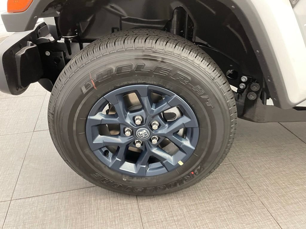 New 2026 Bright White Clear-Coat Exterior Paint Jeep 85th Anniversary Edition image 8
