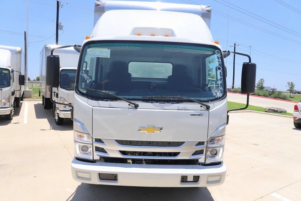 New 2024 Arc White Chevrolet Standard image 8