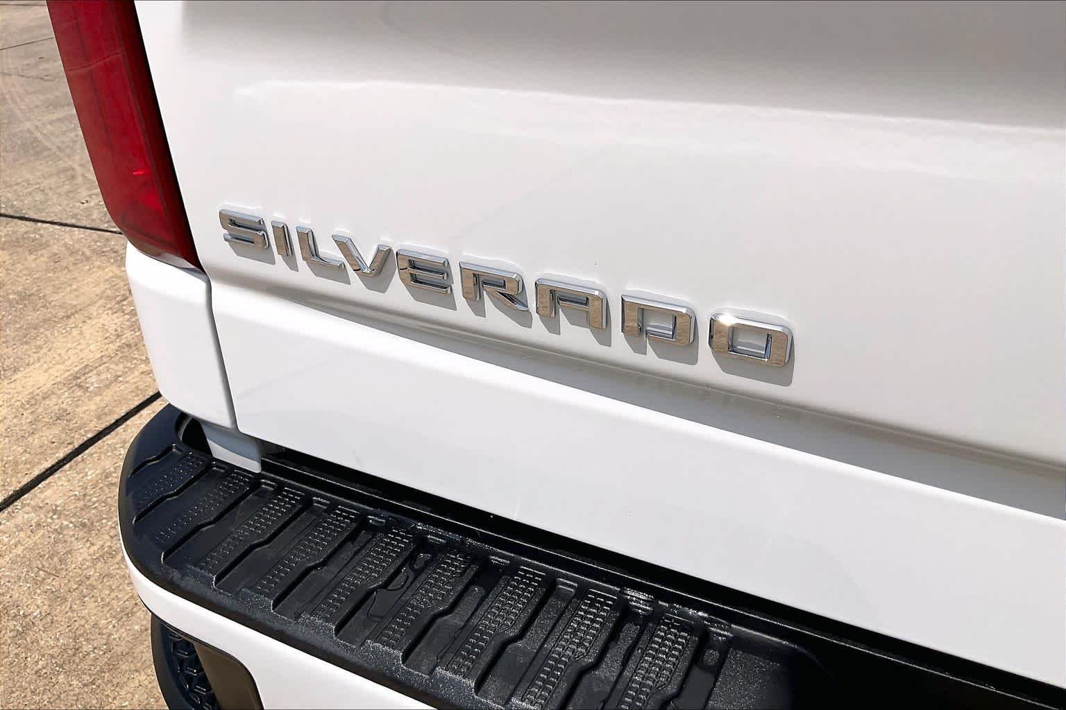 Used 2026 Summit White Chevrolet RST image 10