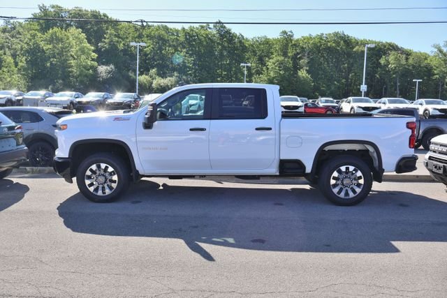 Used 2025 White Chevrolet Custom image 4