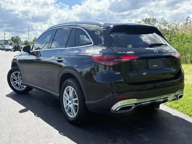 Used 2025 Black Mercedes-Benz GLC 300 image 5