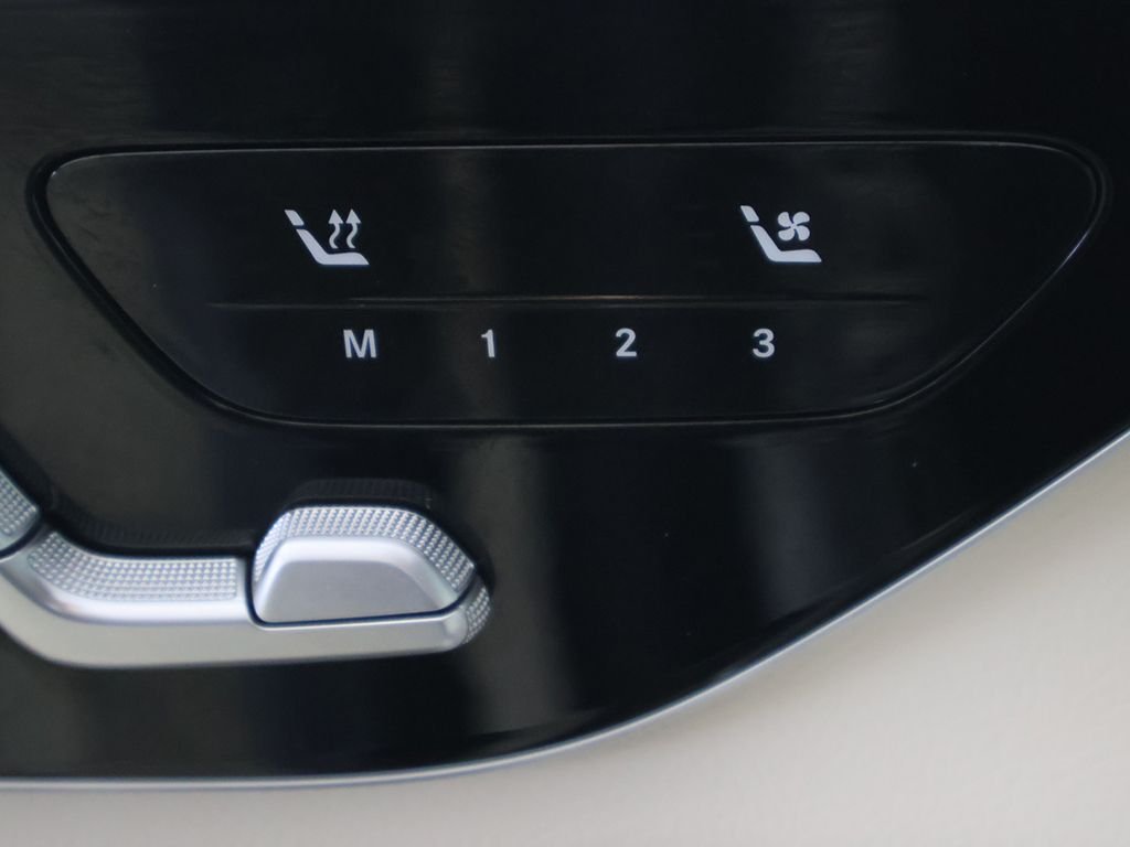 Used 2025 Gray Mercedes-Benz GLC 300 image 39