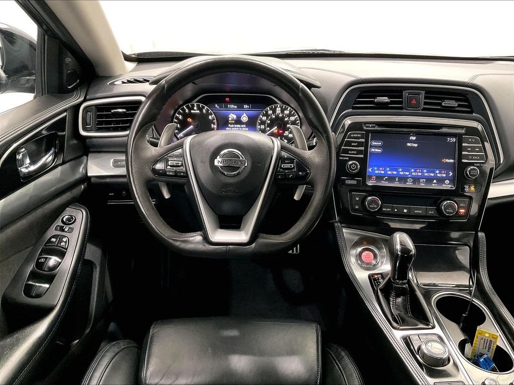 Used 2016 Gun Metallic Nissan SR image 17
