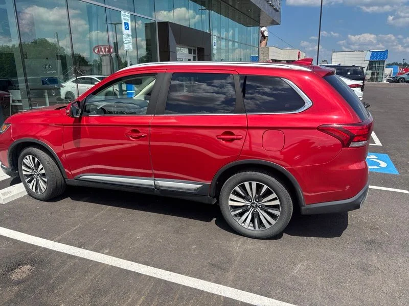 Used 2019 Red Mitsubishi SEL image 5