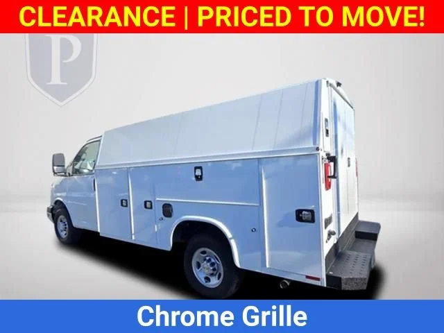 New 2025 Summit White Chevrolet 1WT image 10
