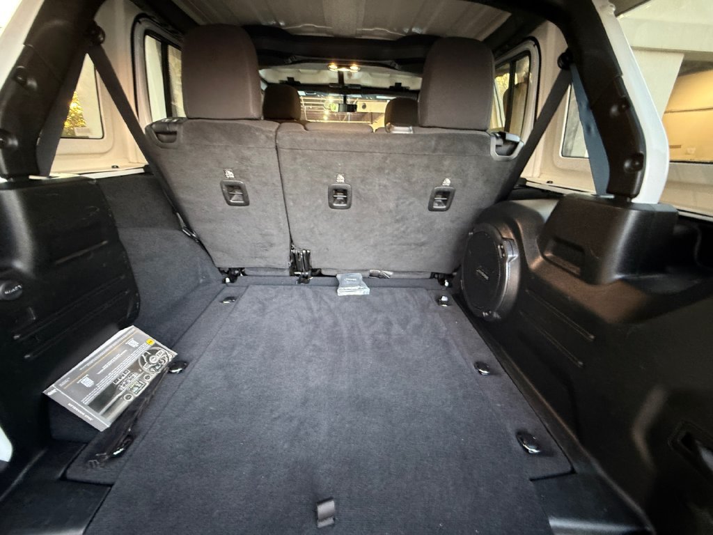 Used 2023 White Jeep Rubicon image 19
