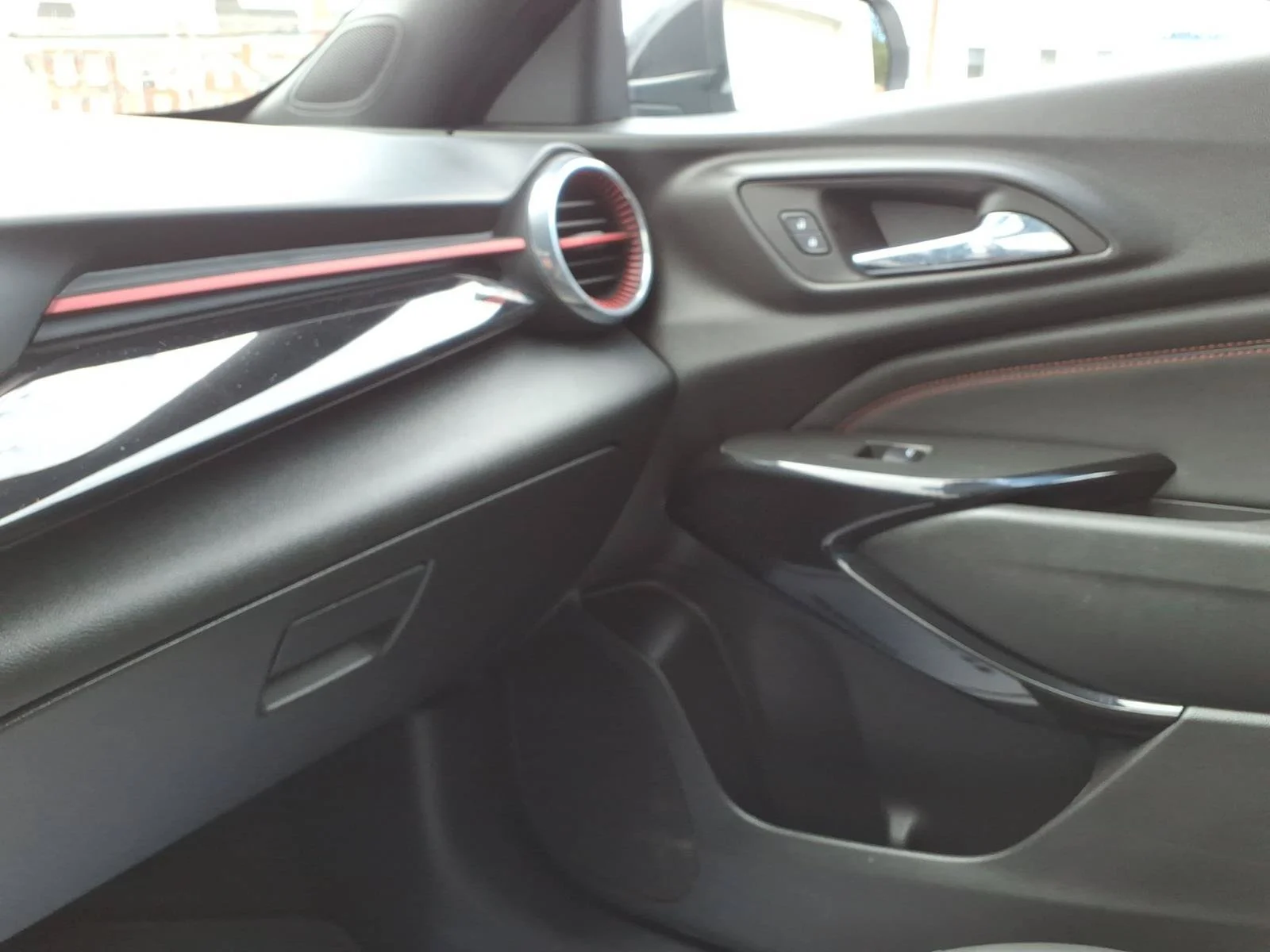 Used 2024 Summit White Chevrolet 2RS image 24