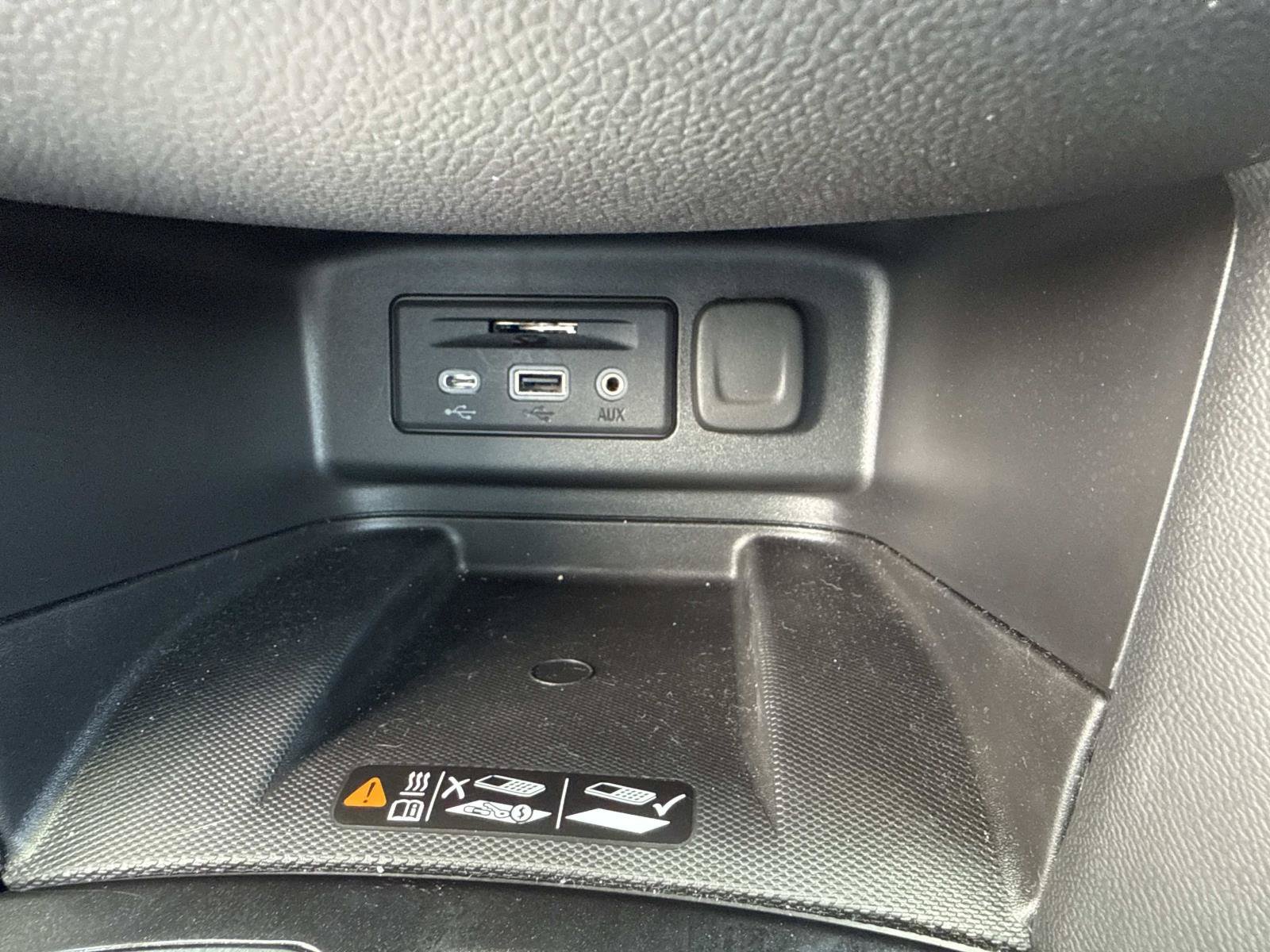 Used 2023 SUMMIT WHITE Chevrolet Premier image 26