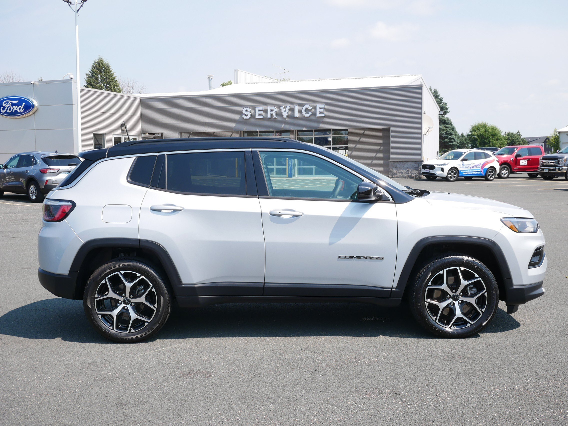 Used 2025 Silver Zynith Jeep Limited image 6