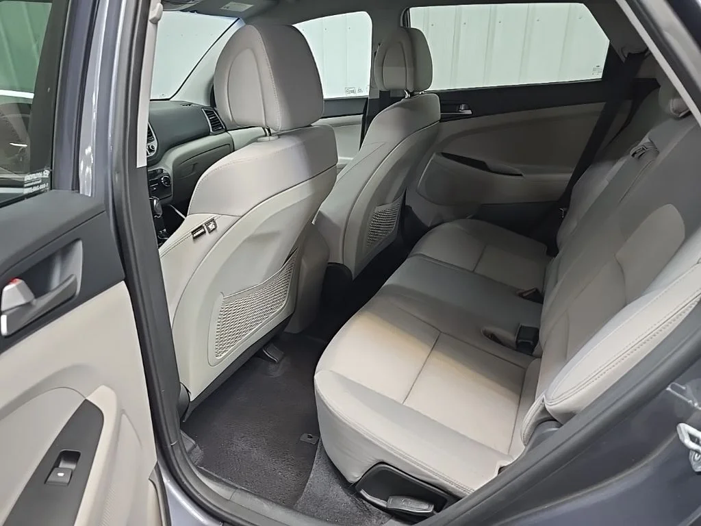 Used 2018 Gray Hyundai SE image 30
