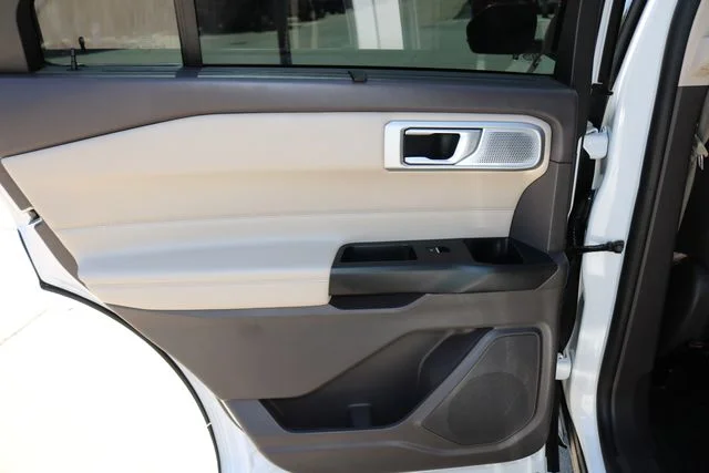 Used 2020 White Metallic Ford Platinum image 22